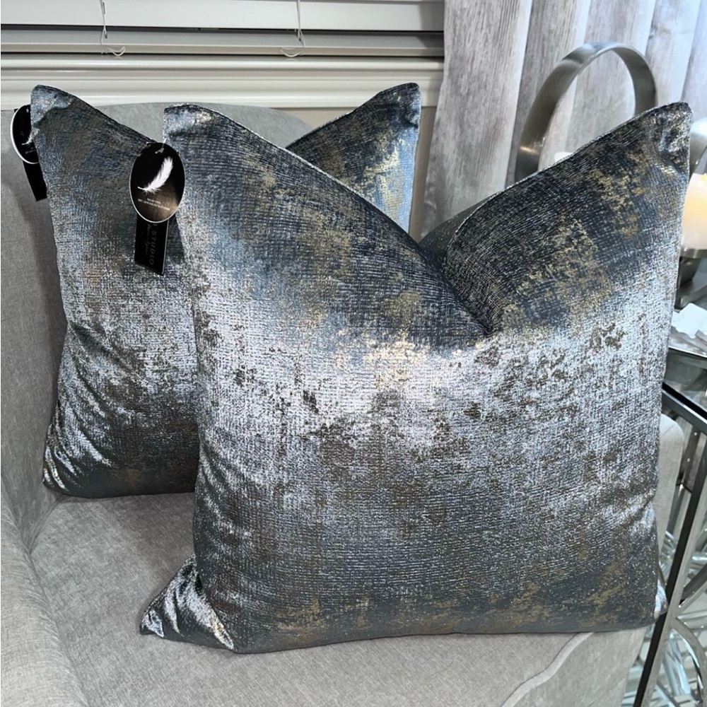 1-NWT SOHO STUDIO GUNMETAL METALLIC GOLD LUXURY PILLOWS